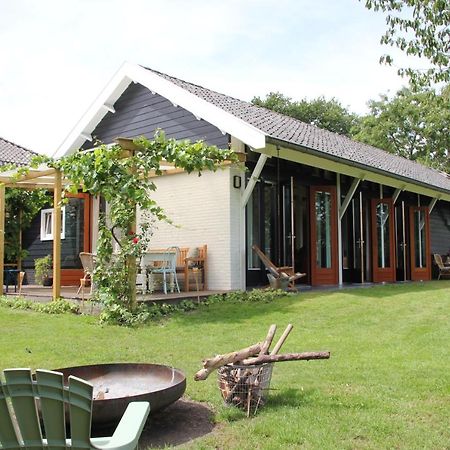 Familiehuis De Betuwe Met Prive Kunstgras Tennisbaan En Sauna Vila Erichem Exterior foto