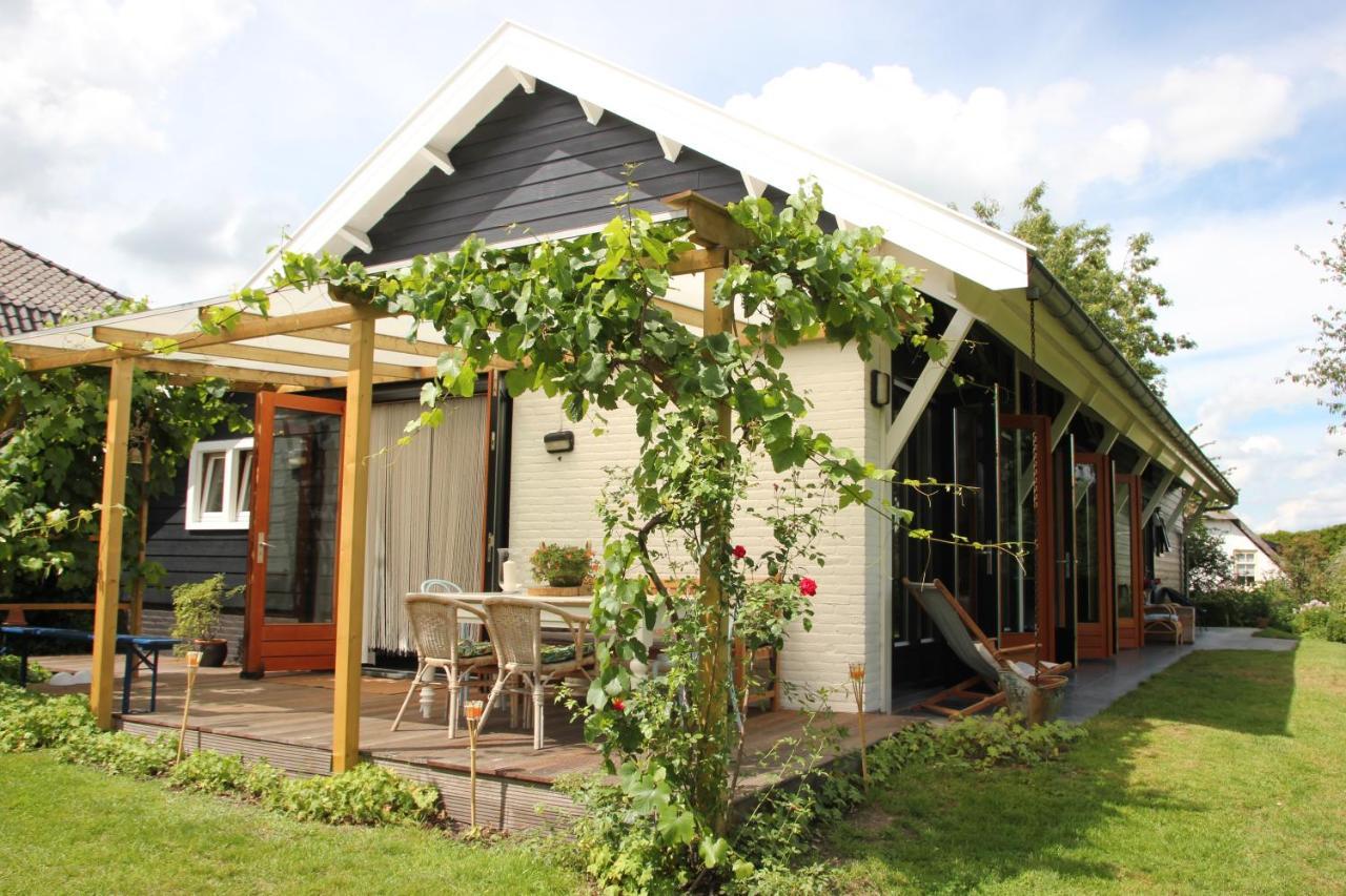 Familiehuis De Betuwe Met Prive Kunstgras Tennisbaan En Sauna Vila Erichem Exterior foto