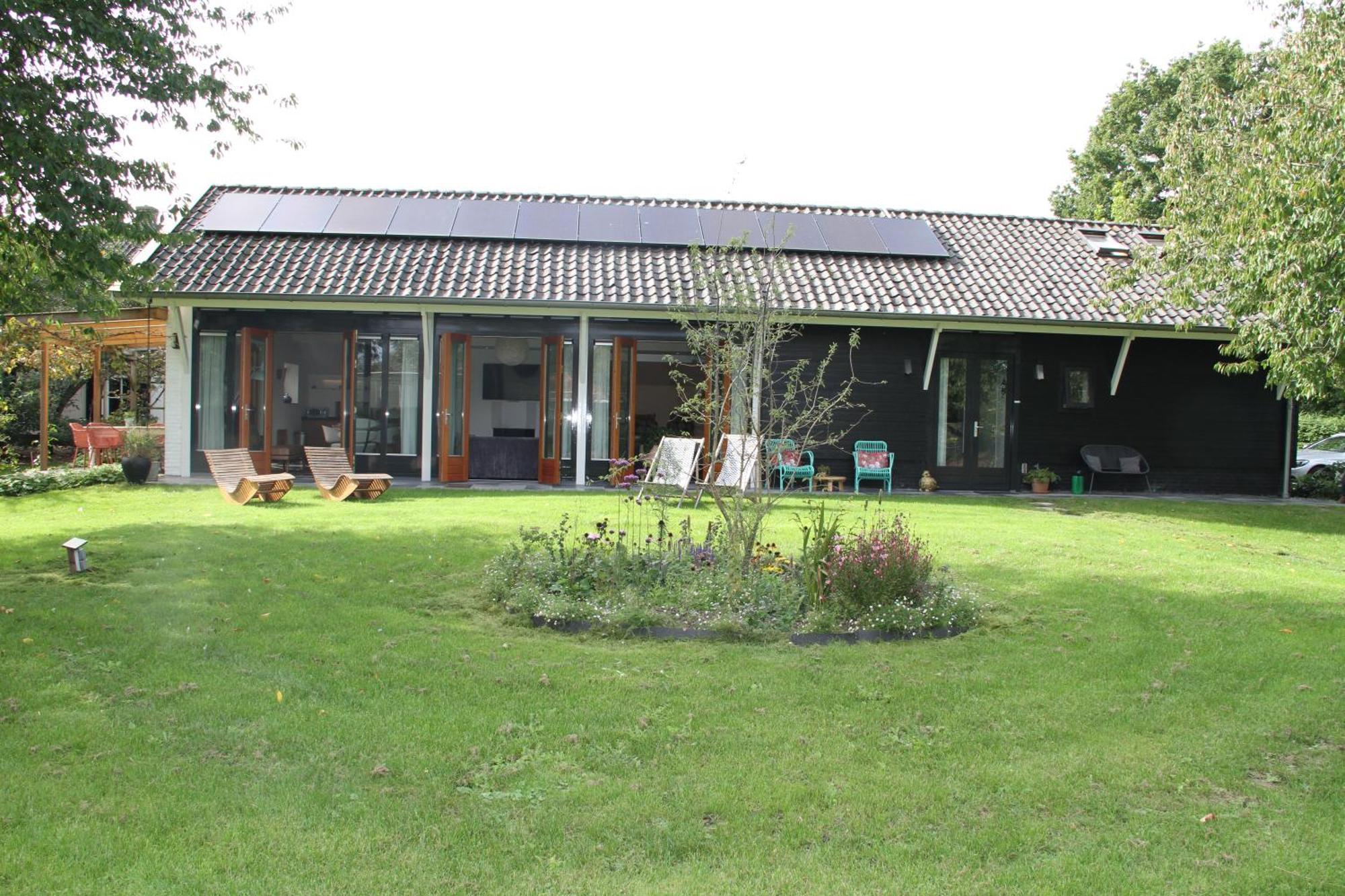 Familiehuis De Betuwe Met Prive Kunstgras Tennisbaan En Sauna Vila Erichem Exterior foto