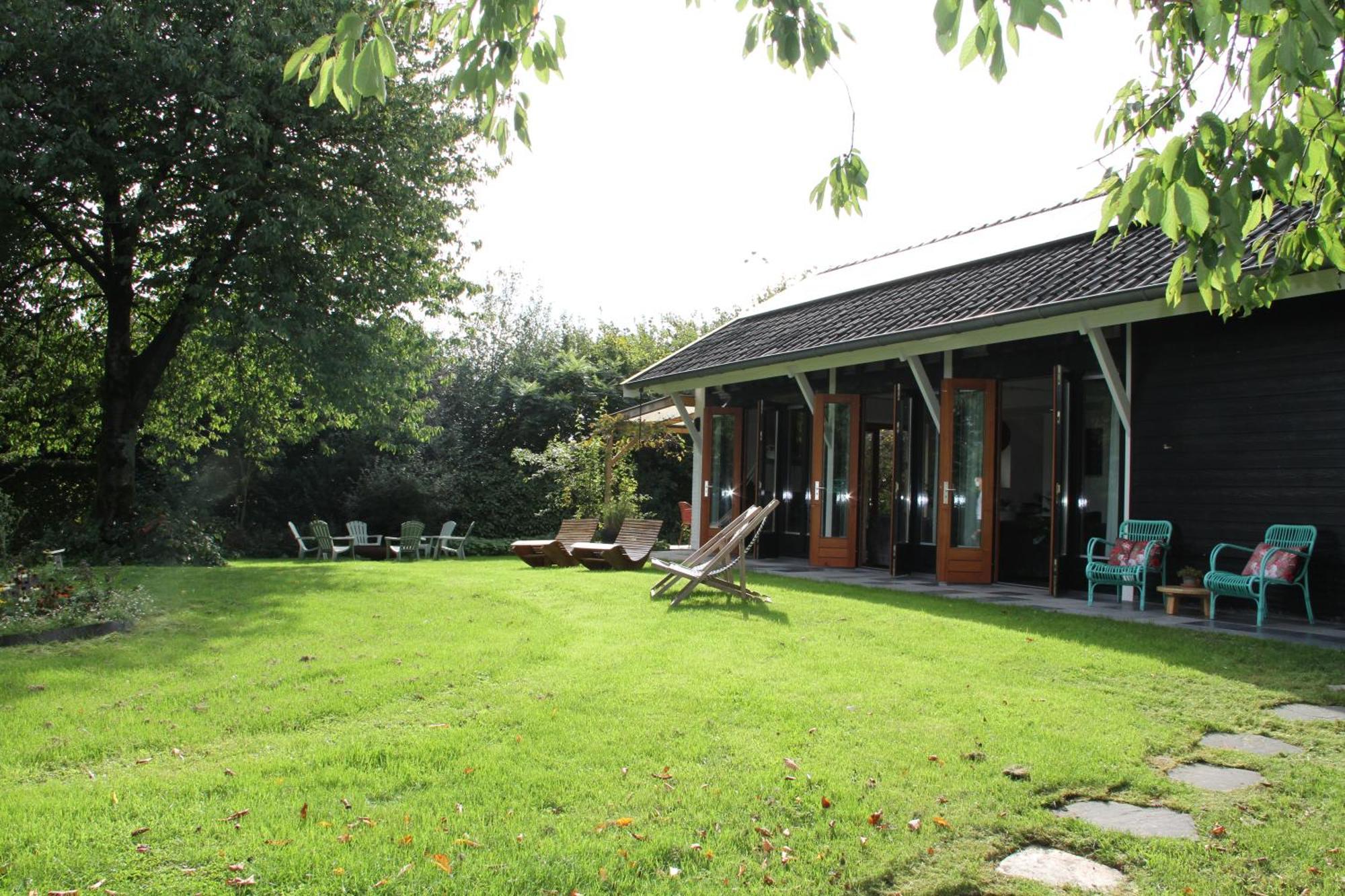 Familiehuis De Betuwe Met Prive Kunstgras Tennisbaan En Sauna Vila Erichem Exterior foto